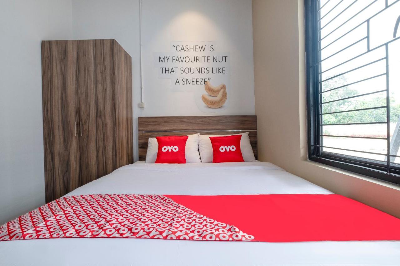 Oyo Life 3246 Walnut Inn G-10 Telukjambe Kültér fotó